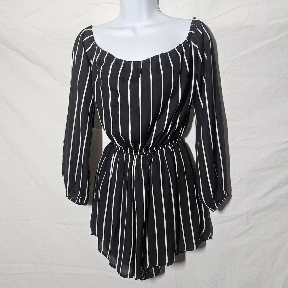 Casual off the shoulder tumbler goth pinstripe short romper